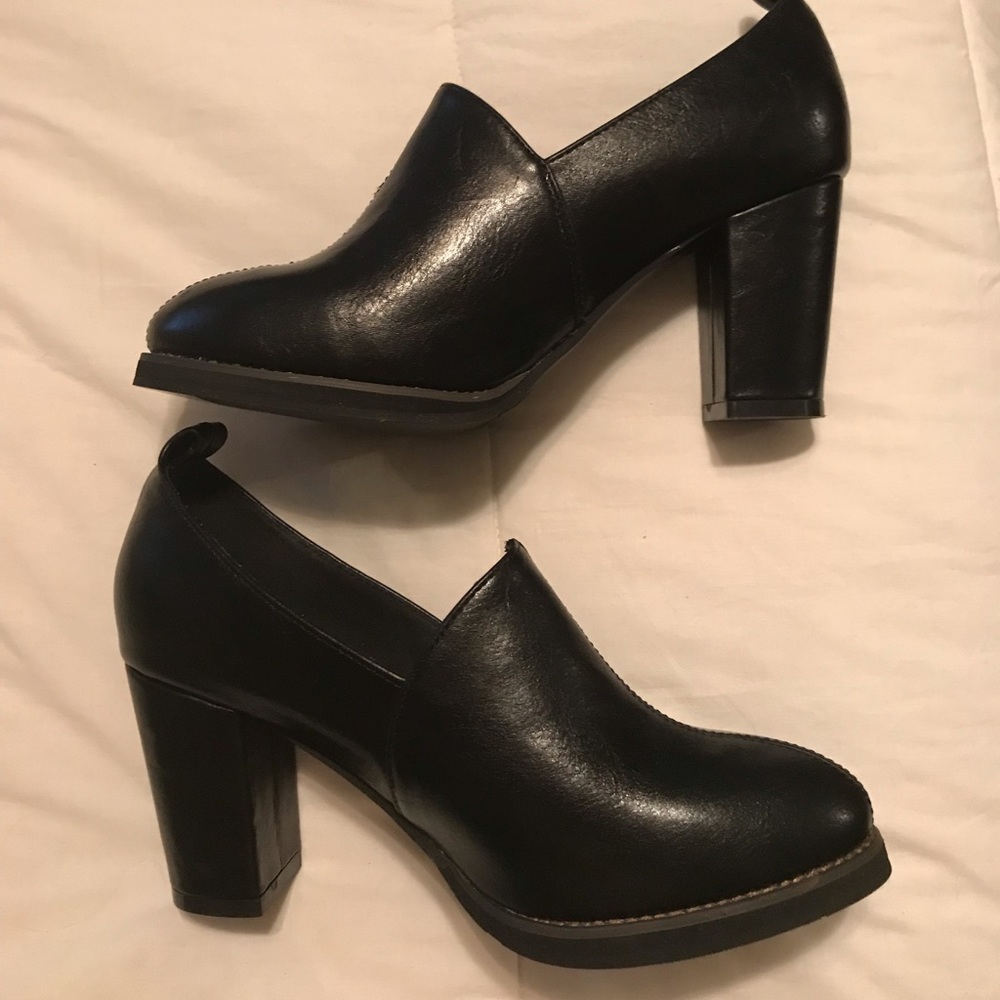 Black heeled loafer / so 90s and never worn!